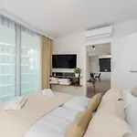 Sea Waves & 428b By Renters Apartment