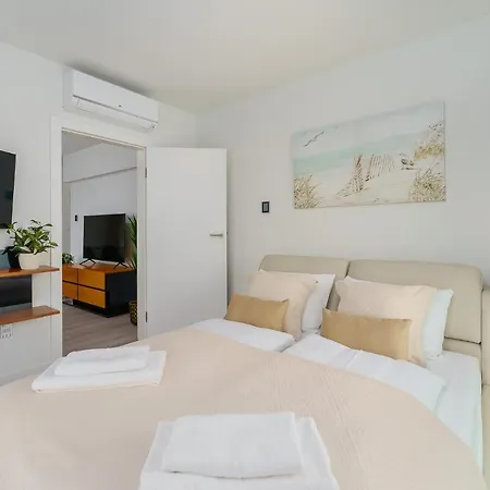 Sea Waves & 428b By Renters Miedzyzdroje